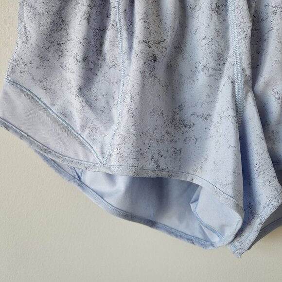 NWT LULULEMON VDPM/PSLB Pastel Blue Low Rise Lined 2.5" Hotty Hot Shorts 6, 8 - Picture 3 of 8